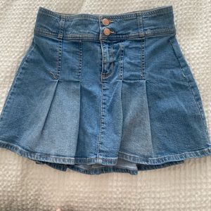 Beautiful jean skirt.